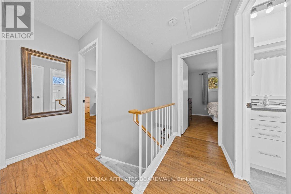 42 Haywood Crescent, Ottawa, Ontario  K2L 2J2 - Photo 21 - X12495870