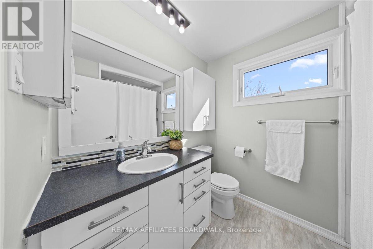 42 Haywood Crescent, Ottawa, Ontario  K2L 2J2 - Photo 27 - X12495870