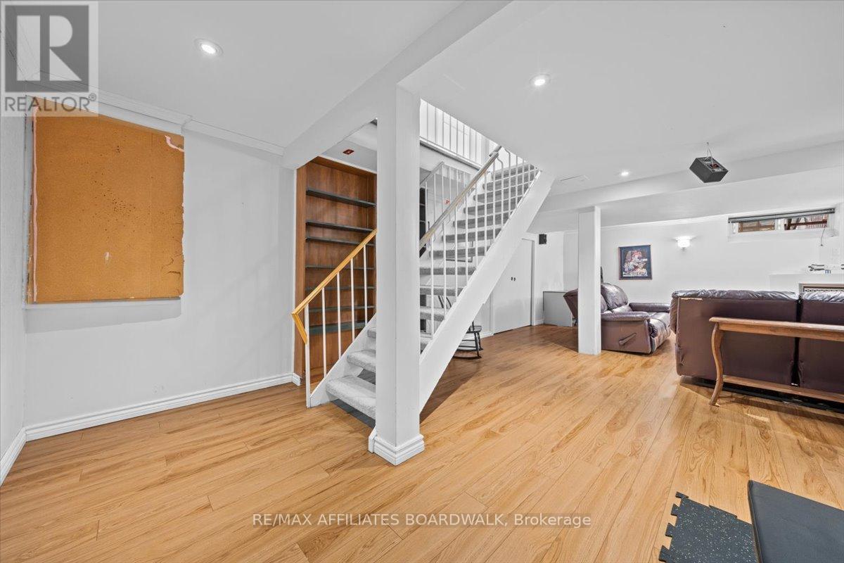 42 Haywood Crescent, Ottawa, Ontario  K2L 2J2 - Photo 32 - X12495870