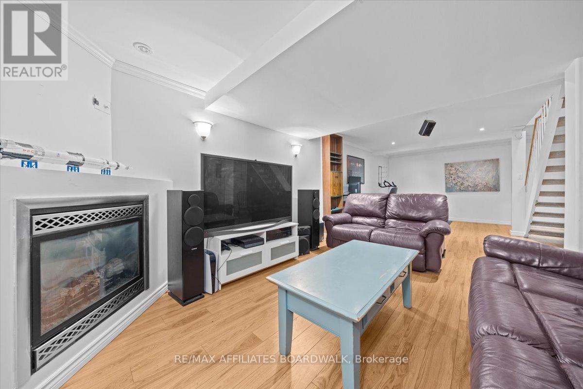 42 Haywood Crescent, Ottawa, Ontario  K2L 2J2 - Photo 35 - X12495870