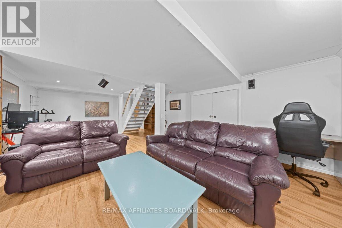42 Haywood Crescent, Ottawa, Ontario  K2L 2J2 - Photo 36 - X12495870