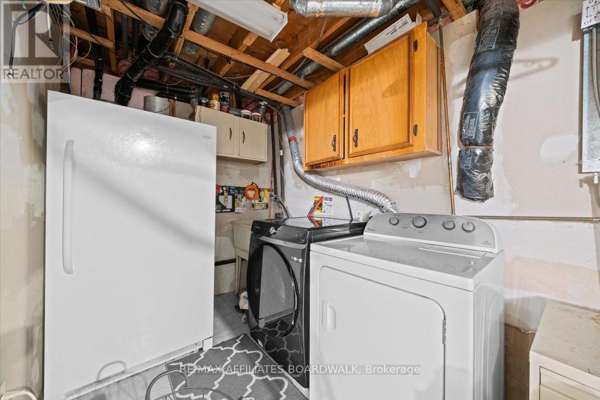 42 Haywood Crescent, Ottawa, Ontario  K2L 2J2 - Photo 37 - X12495870