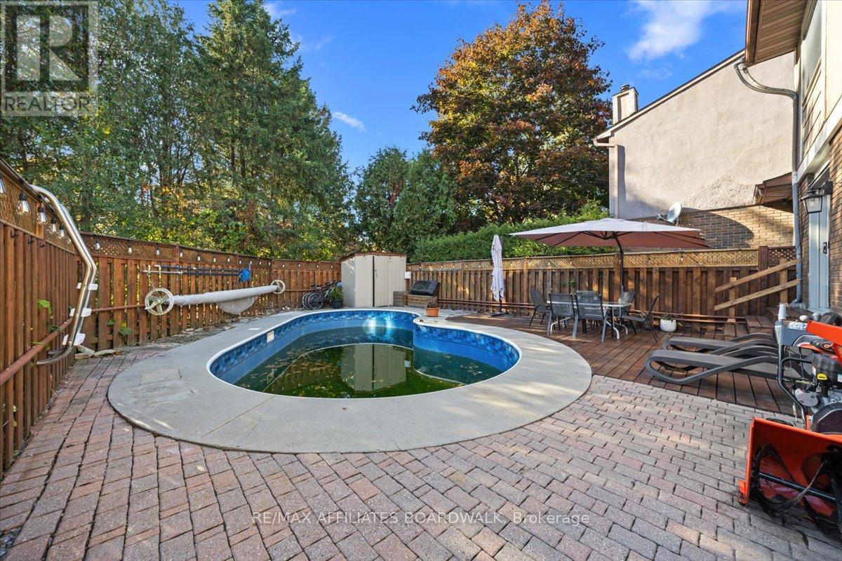 42 Haywood Crescent, Ottawa, Ontario  K2L 2J2 - Photo 38 - X12495870