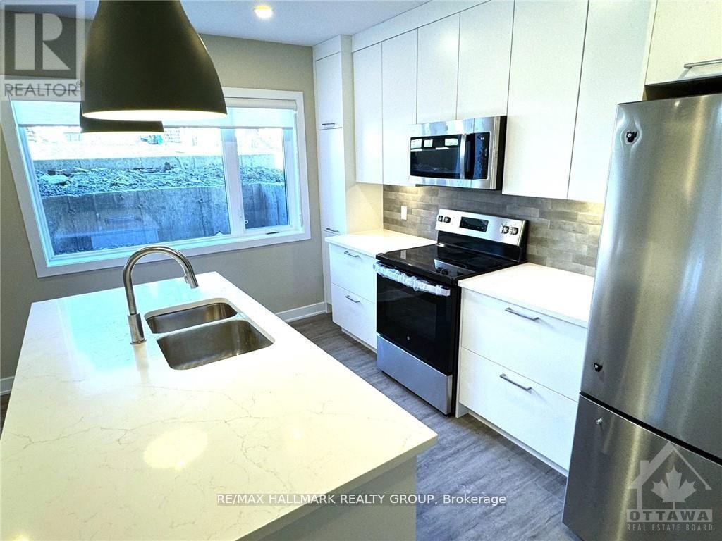 B - 316 Mona Avenue, Ottawa, Ontario  K1L 7A2 - Photo 12 - X12495890