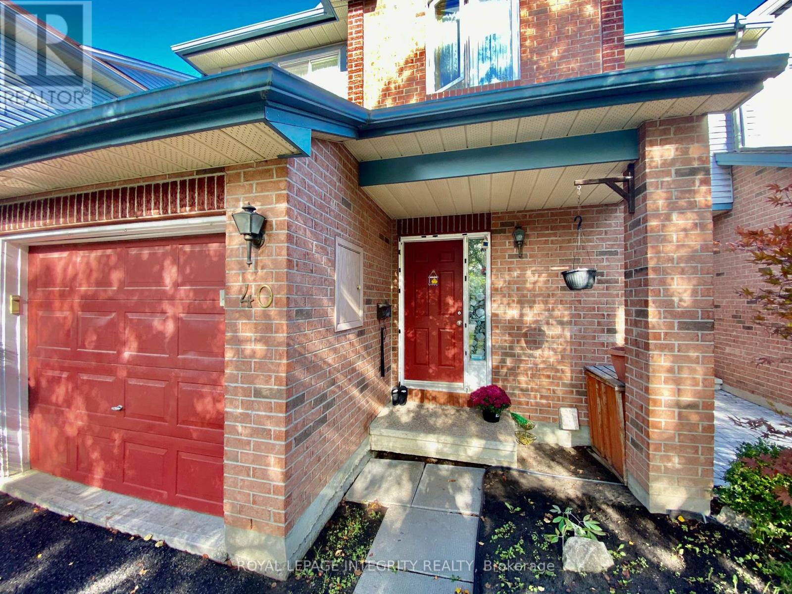 40 Jackman Terrace, Ottawa, Ontario  K2L 4E1 - Photo 2 - X12495976