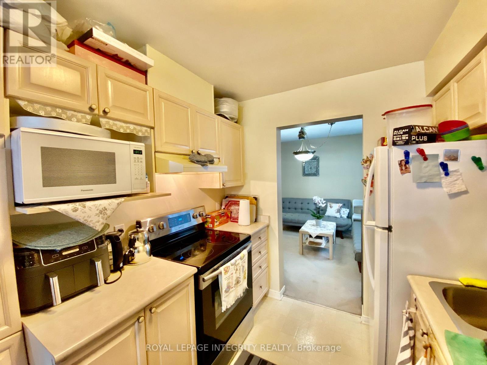 40 Jackman Terrace, Ottawa, Ontario  K2L 4E1 - Photo 4 - X12495976