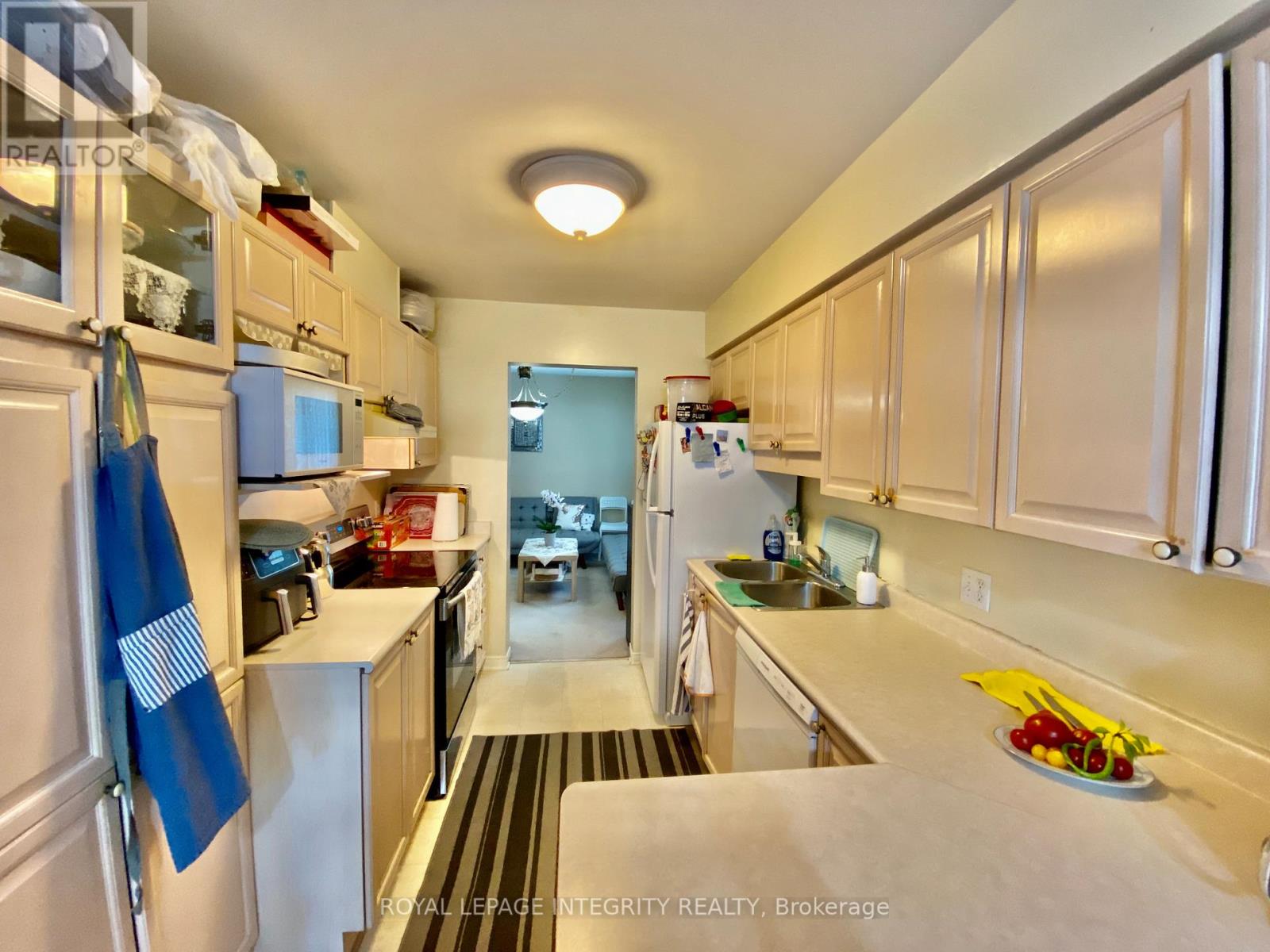 40 Jackman Terrace, Ottawa, Ontario  K2L 4E1 - Photo 5 - X12495976