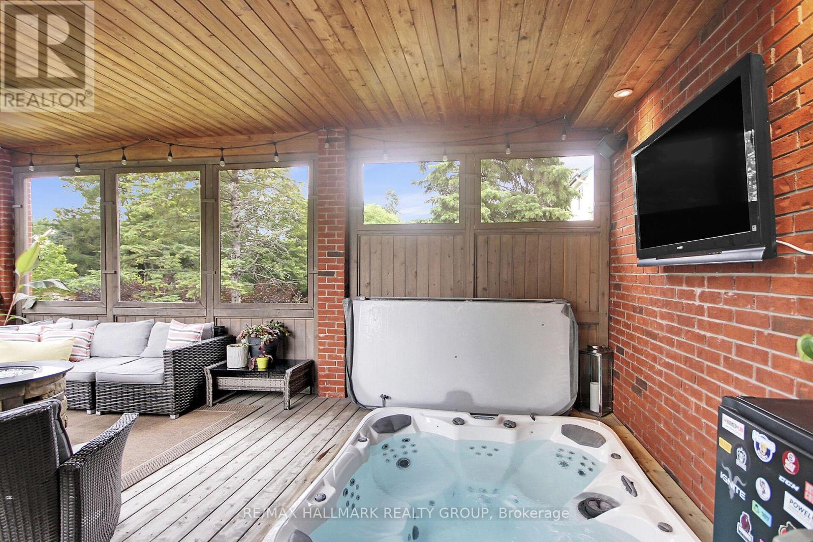 13 Beechgrove Gardens, Ottawa, Ontario  K2S 1W5 - Photo 45 - X12496016