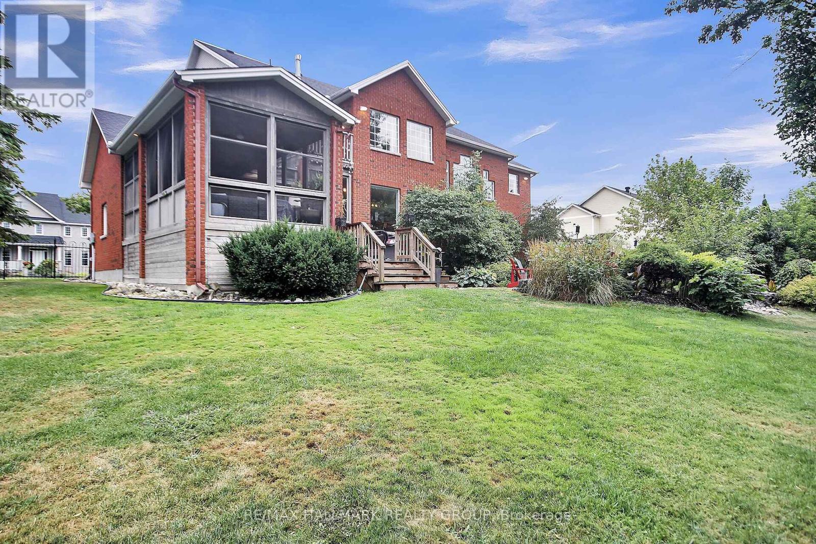 13 Beechgrove Gardens, Ottawa, Ontario  K2S 1W5 - Photo 48 - X12496016