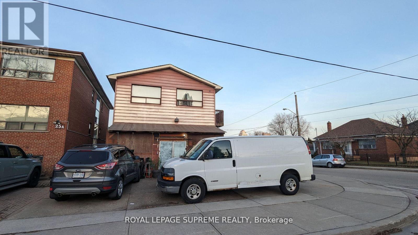 25 Milton Street, Toronto (Mimico), Ontario  M8Y 2X7 - Photo 2 - W12393569