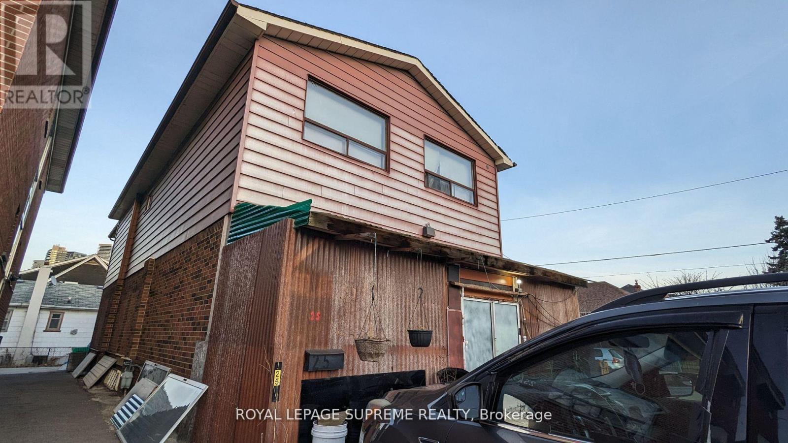 25 Milton Street, Toronto (Mimico), Ontario  M8Y 2X7 - Photo 3 - W12393569