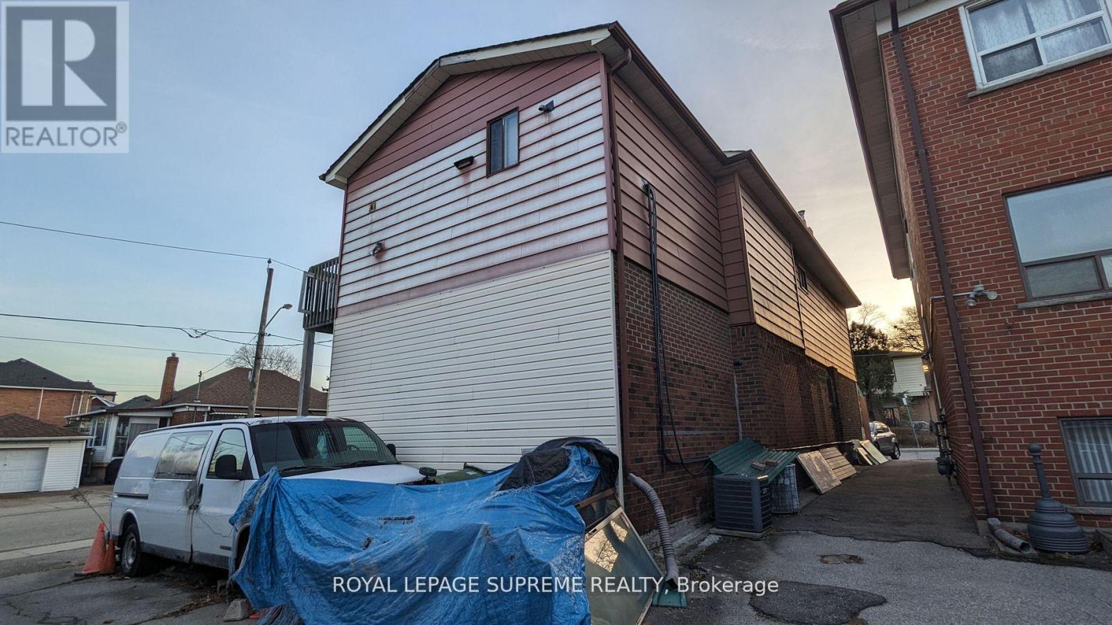 25 Milton Street, Toronto (Mimico), Ontario  M8Y 2X7 - Photo 5 - W12393569