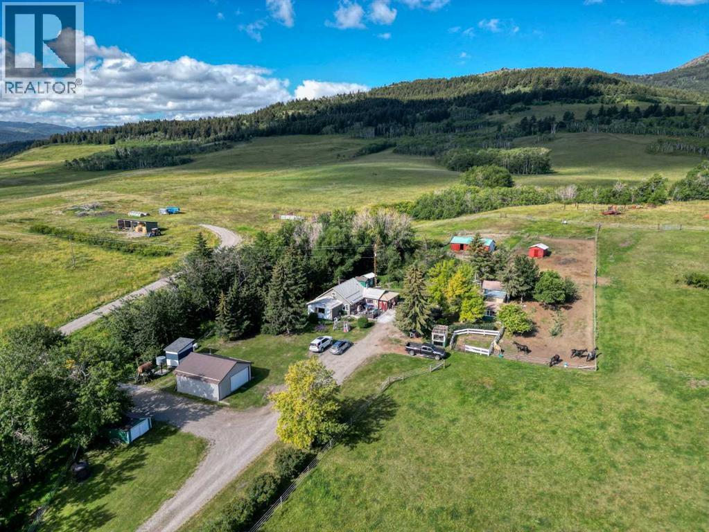 7404 Rge Rd 3-0, Rural Pincher Creek No. 9, Alberta  T0K 1H0 - Photo 1 - A2267487