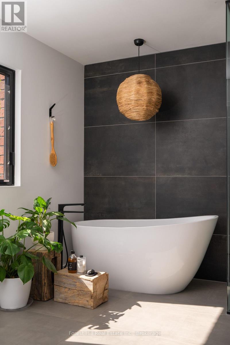 854 Sixth Street, Clearview, Ontario  L9Y 3Y9 - Photo 19 - S12496018