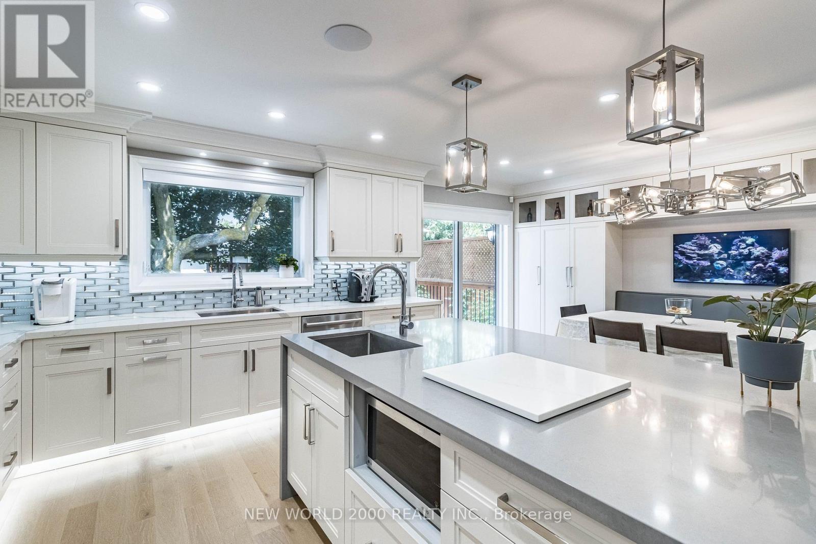 58 Comay Road, Toronto, Ontario  M6M 2L1 - Photo 12 - W12495700