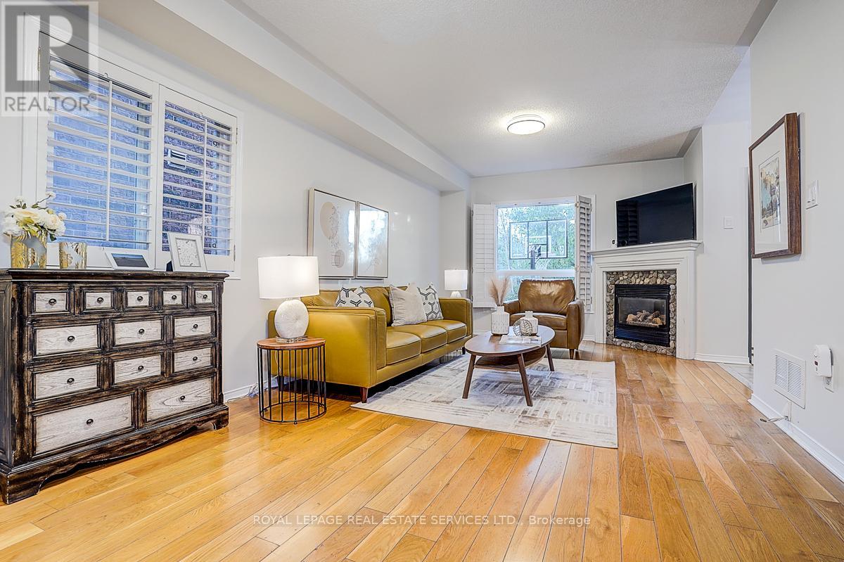 2066 Deer Park Road, Oakville, Ontario  L6M 3V8 - Photo 12 - W12495714