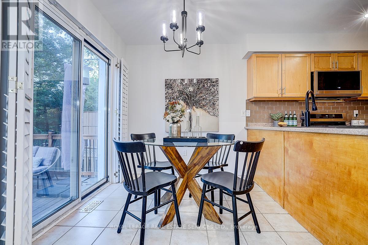 2066 Deer Park Road, Oakville, Ontario  L6M 3V8 - Photo 18 - W12495714