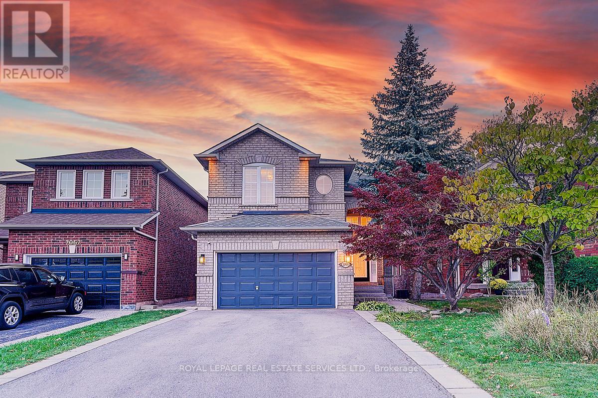 2066 Deer Park Road, Oakville, Ontario  L6M 3V8 - Photo 2 - W12495714