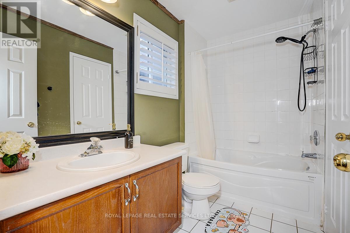 2066 Deer Park Road, Oakville, Ontario  L6M 3V8 - Photo 32 - W12495714