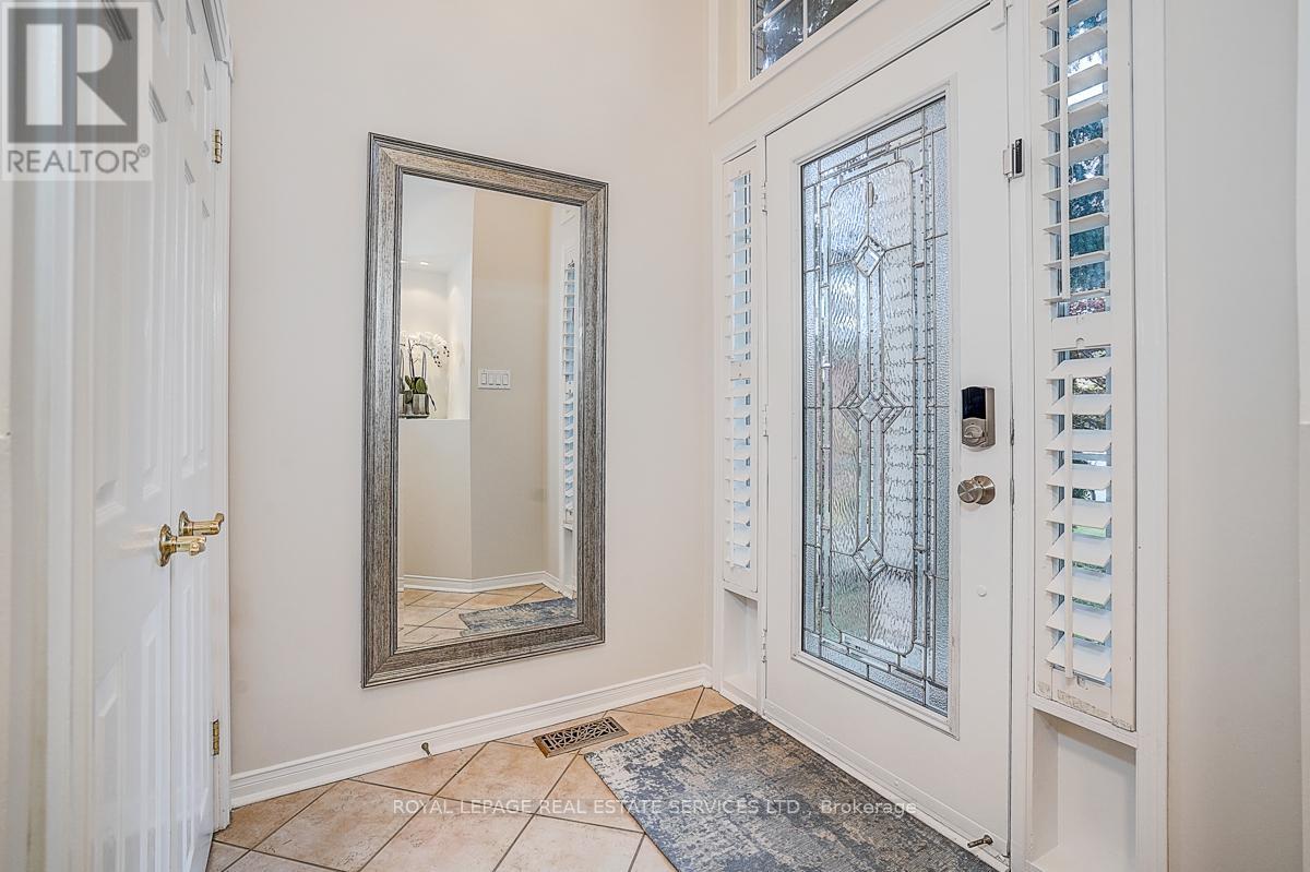 2066 Deer Park Road, Oakville, Ontario  L6M 3V8 - Photo 4 - W12495714