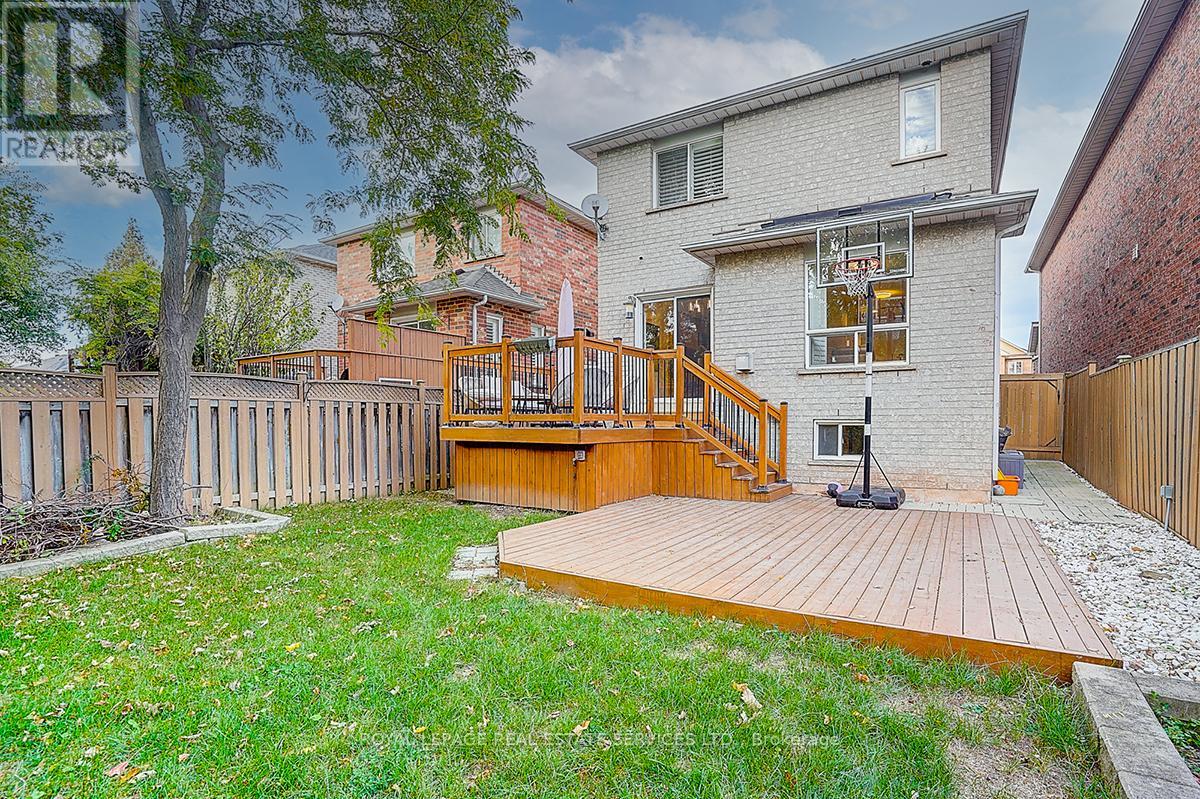 2066 Deer Park Road, Oakville, Ontario  L6M 3V8 - Photo 41 - W12495714