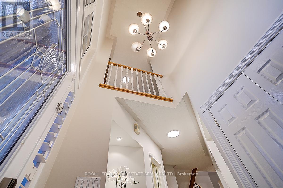 2066 Deer Park Road, Oakville, Ontario  L6M 3V8 - Photo 6 - W12495714