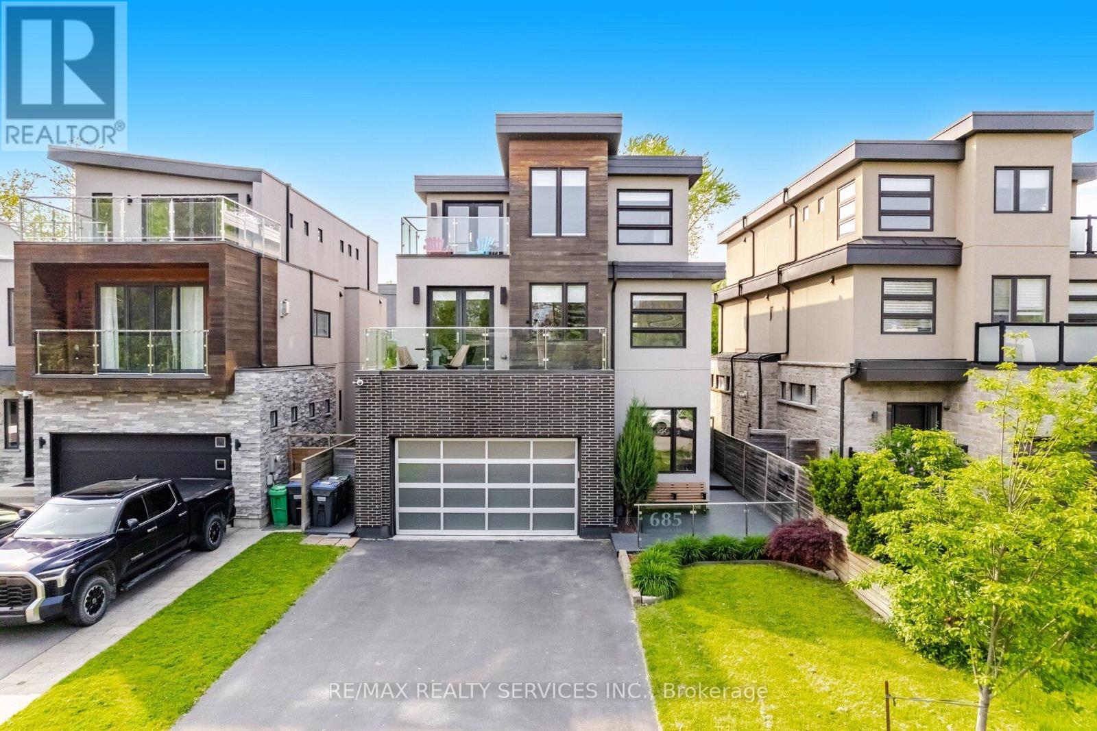 685 MONTBECK CRESCENT, Mississauga, Ontario