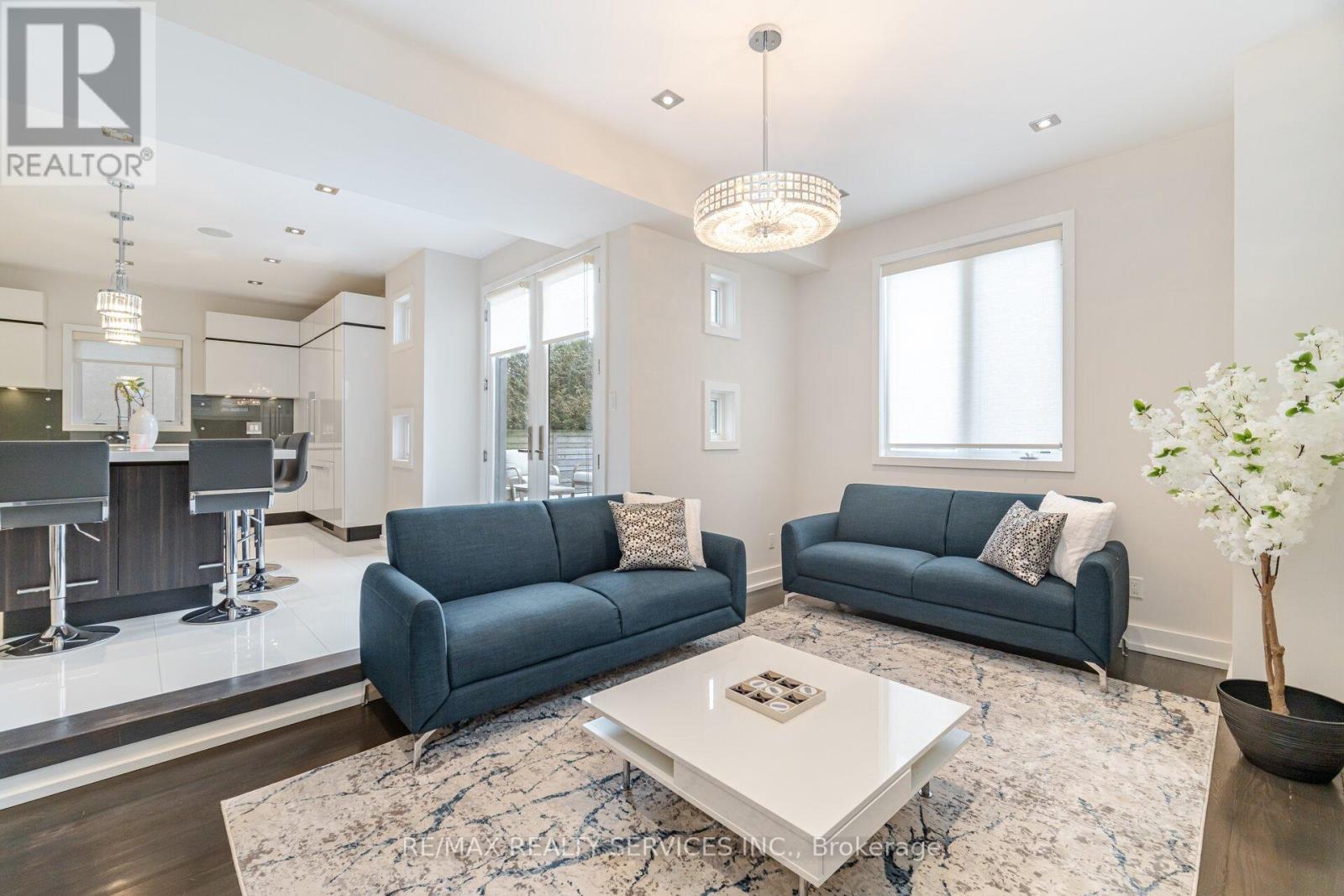 685 Montbeck Crescent, Mississauga, Ontario  L5G 1P4 - Photo 11 - W12495736