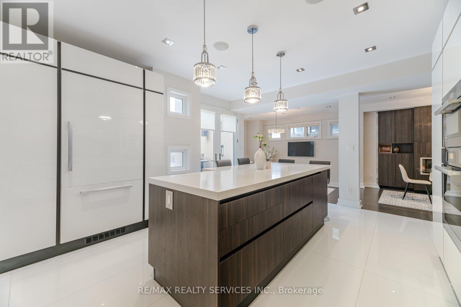 685 Montbeck Crescent, Mississauga, Ontario  L5G 1P4 - Photo 12 - W12495736