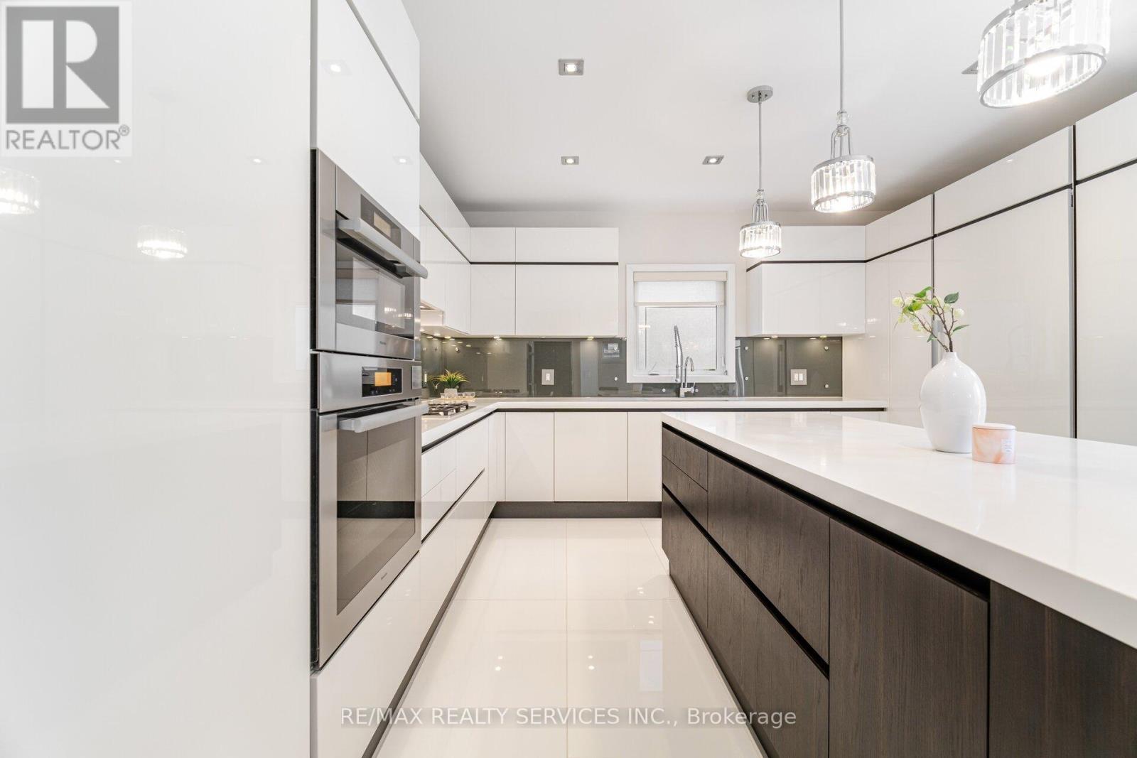 685 Montbeck Crescent, Mississauga, Ontario  L5G 1P4 - Photo 14 - W12495736