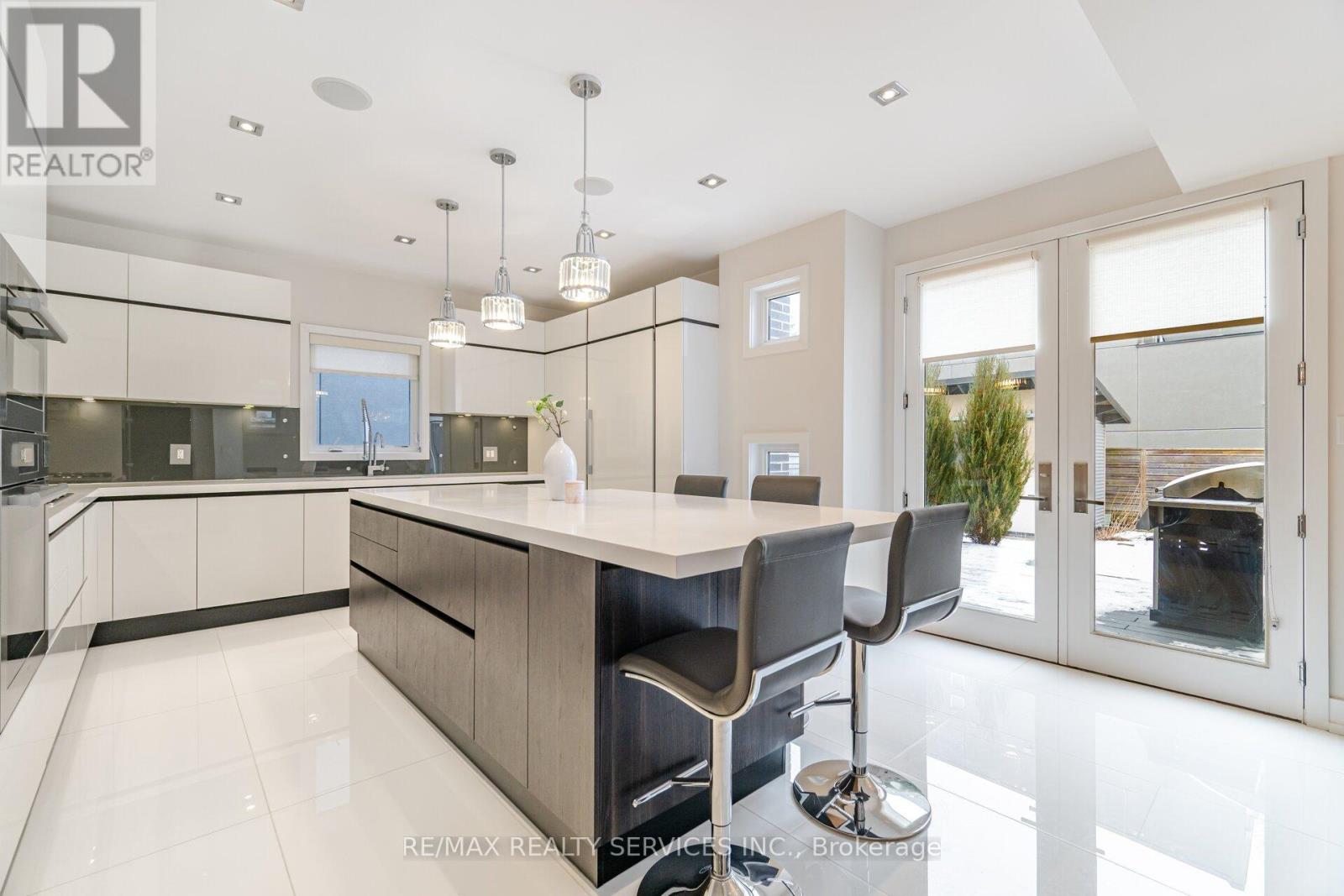 685 Montbeck Crescent, Mississauga, Ontario  L5G 1P4 - Photo 16 - W12495736