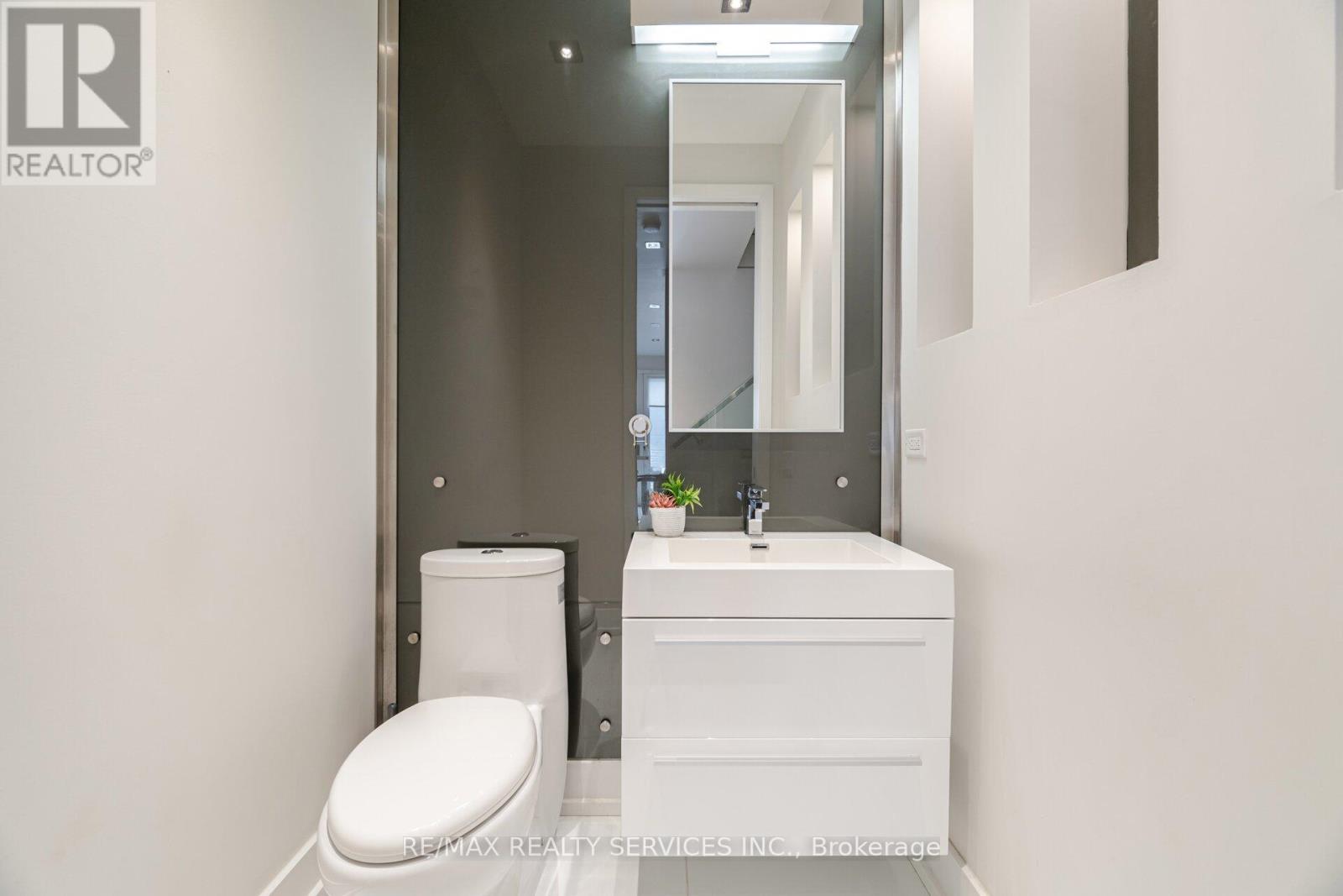 685 Montbeck Crescent, Mississauga, Ontario  L5G 1P4 - Photo 18 - W12495736