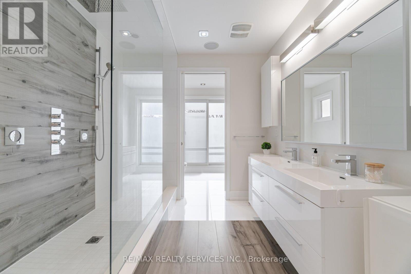 685 Montbeck Crescent, Mississauga, Ontario  L5G 1P4 - Photo 38 - W12495736