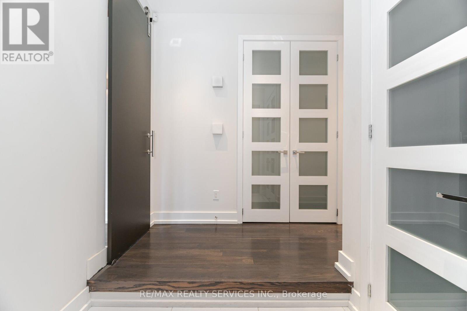 685 Montbeck Crescent, Mississauga, Ontario  L5G 1P4 - Photo 5 - W12495736