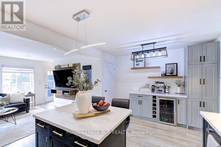113 Winterton Court, Orangeville, Ontario  L9W 6Z7 - Photo 4 - W12495740