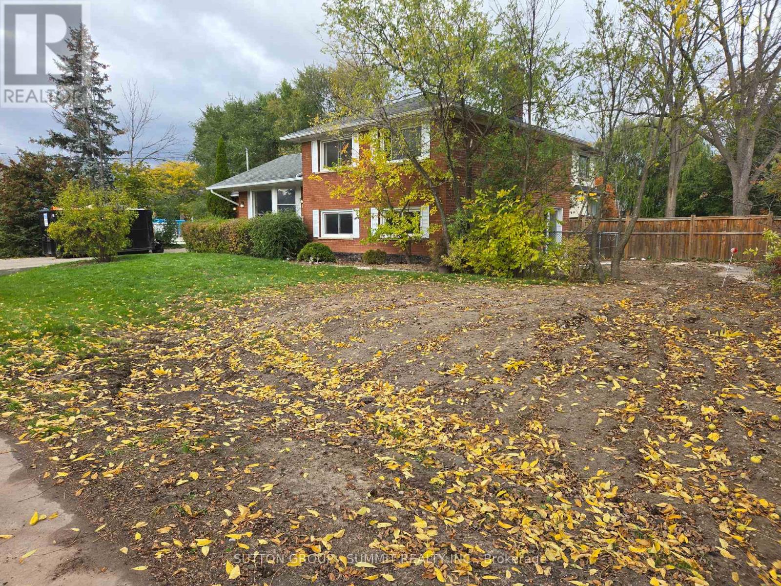 515 Trafford Crescent, Oakville, Ontario  L6L 3T2 - Photo 3 - W12495774