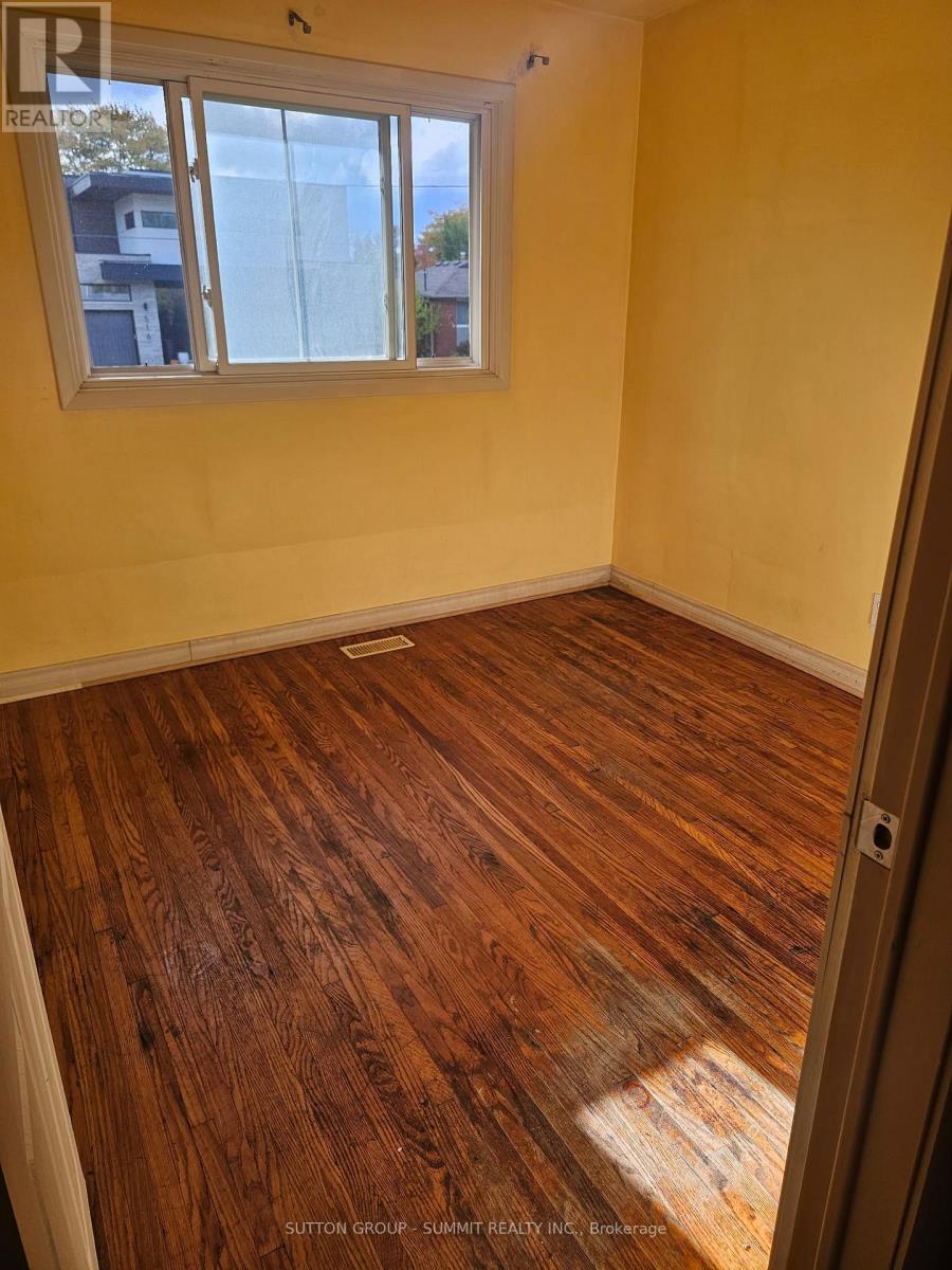 515 Trafford Crescent, Oakville, Ontario  L6L 3T2 - Photo 8 - W12495774