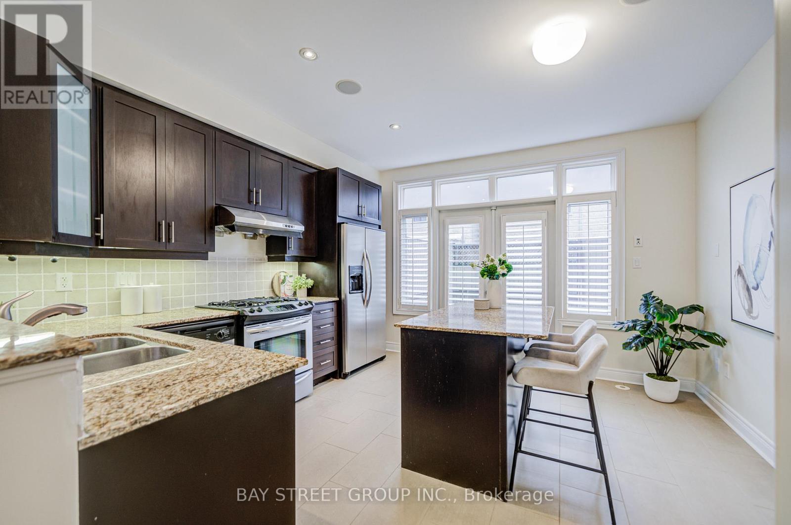 51 Lobo Mews, Toronto, Ontario  M8Z 0B2 - Photo 14 - W12495778