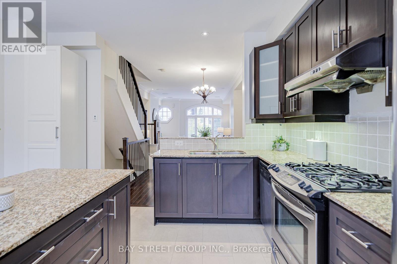 51 Lobo Mews, Toronto, Ontario  M8Z 0B2 - Photo 18 - W12495778