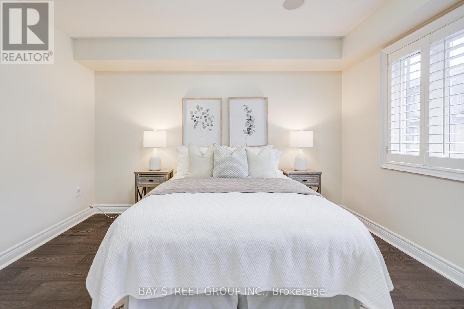 51 Lobo Mews, Toronto, Ontario  M8Z 0B2 - Photo 27 - W12495778