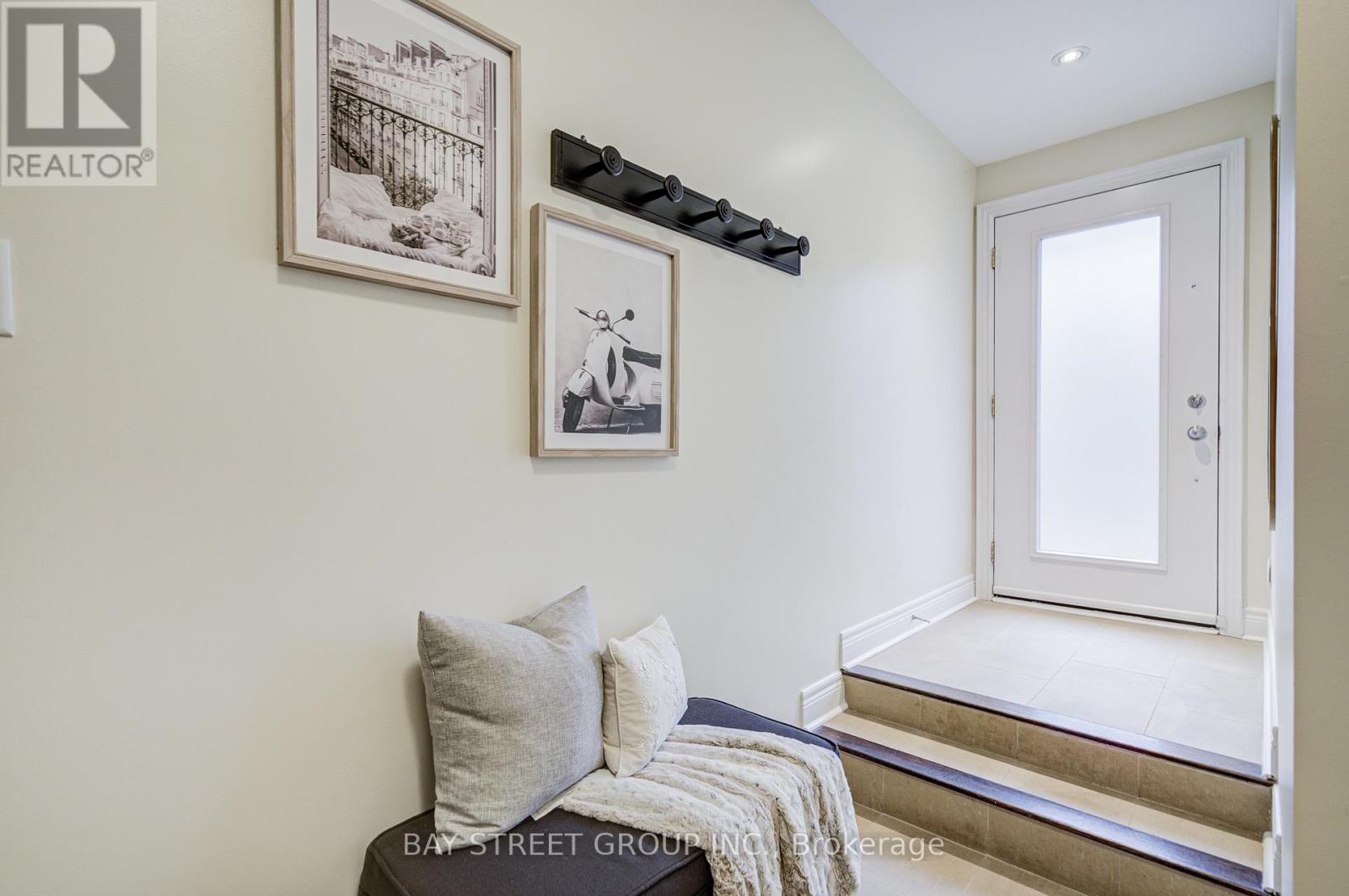 51 Lobo Mews, Toronto, Ontario  M8Z 0B2 - Photo 3 - W12495778