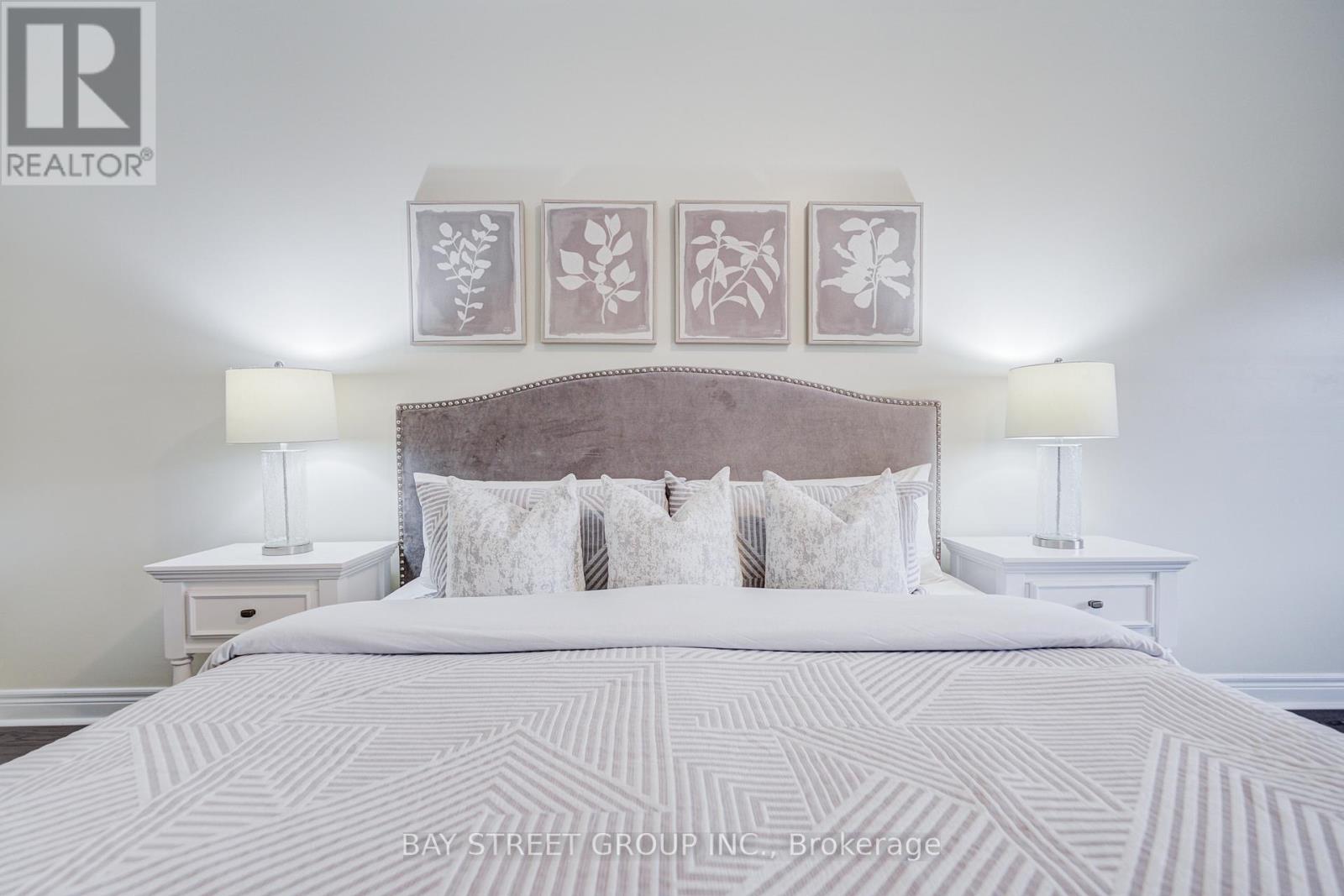 51 Lobo Mews, Toronto, Ontario  M8Z 0B2 - Photo 39 - W12495778