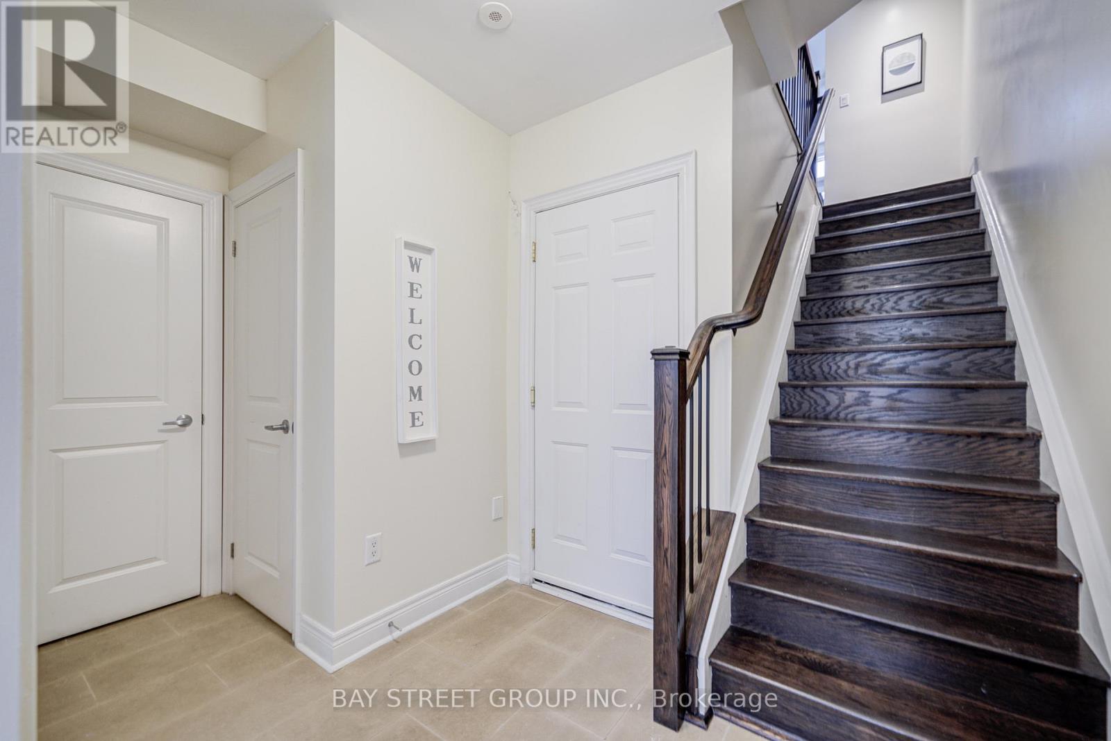 51 Lobo Mews, Toronto, Ontario  M8Z 0B2 - Photo 4 - W12495778