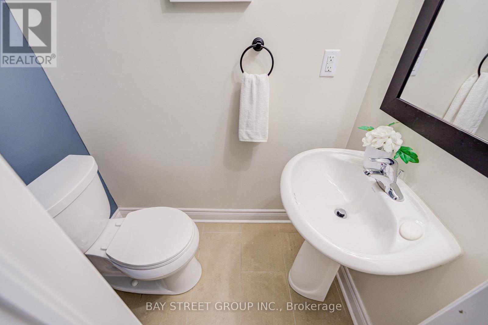 51 Lobo Mews, Toronto, Ontario  M8Z 0B2 - Photo 8 - W12495778