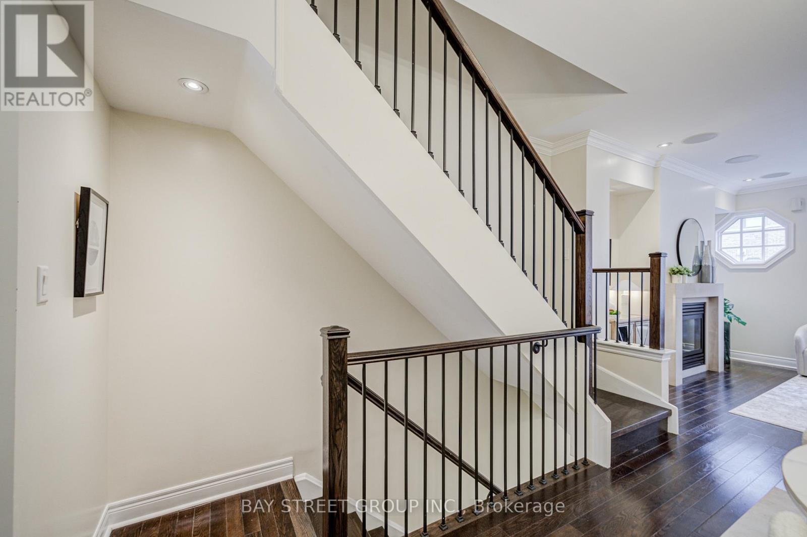 51 Lobo Mews, Toronto, Ontario  M8Z 0B2 - Photo 9 - W12495778