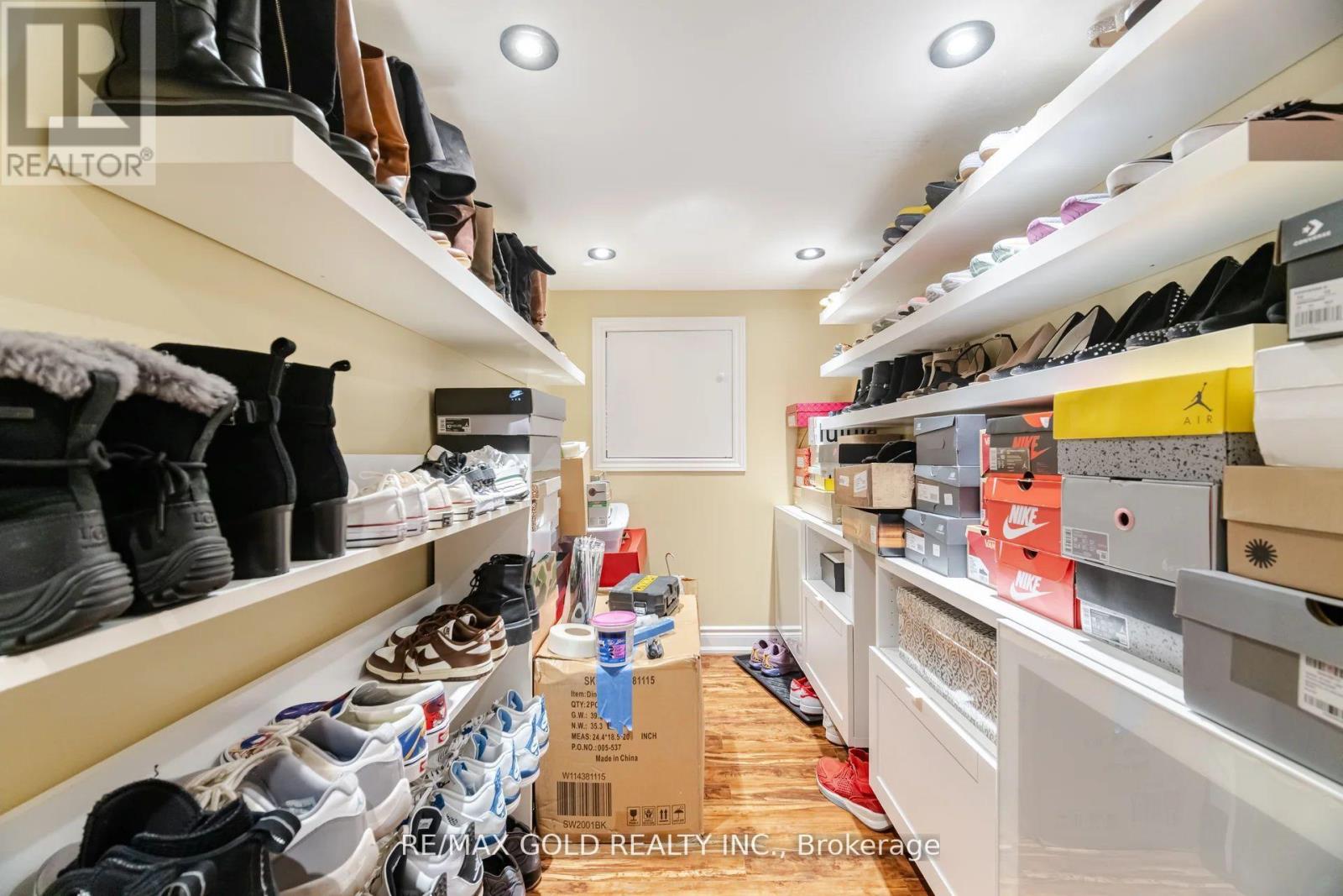 10 Cloverlawn Street, Brampton (Fletcher's Meadow), Ontario  L7A 3X5 - Photo 35 - W12495784