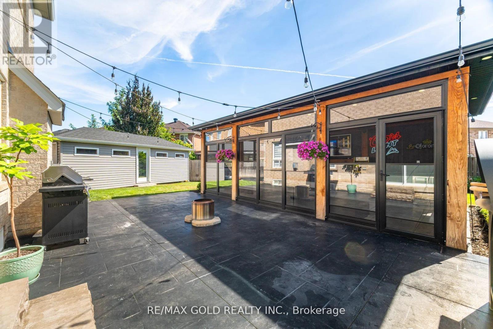 10 Cloverlawn Street, Brampton (Fletcher's Meadow), Ontario  L7A 3X5 - Photo 38 - W12495784