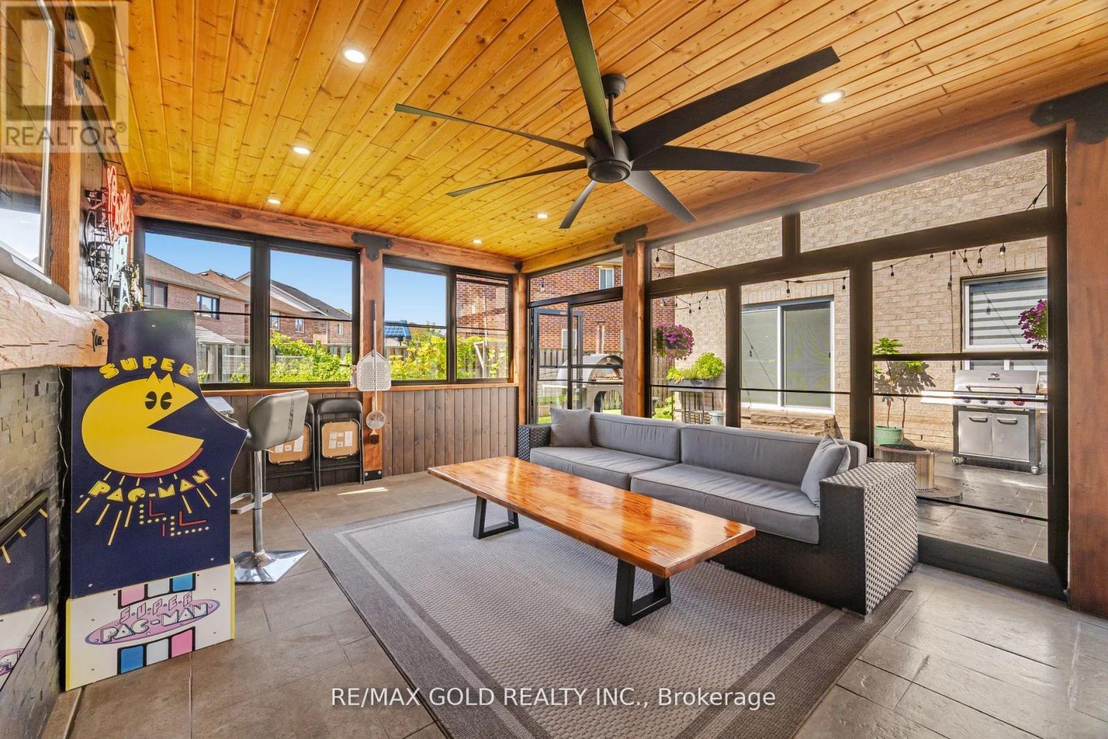 10 Cloverlawn Street, Brampton (Fletcher's Meadow), Ontario  L7A 3X5 - Photo 40 - W12495784