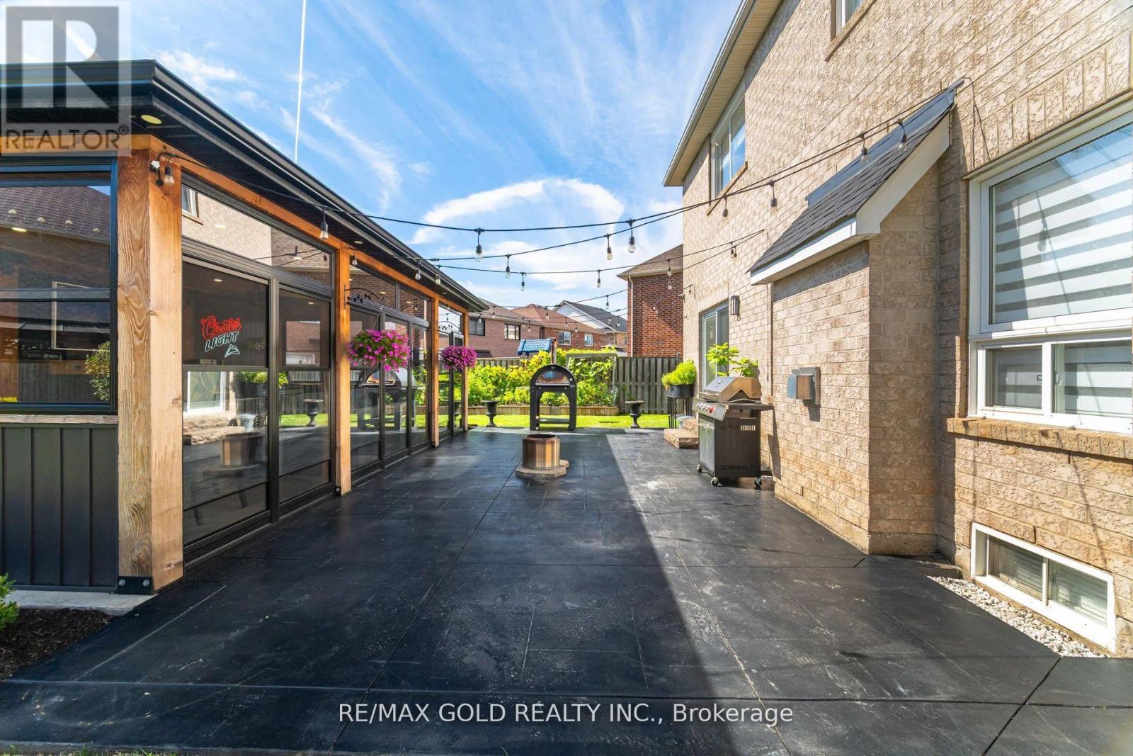 10 Cloverlawn Street, Brampton (Fletcher's Meadow), Ontario  L7A 3X5 - Photo 42 - W12495784