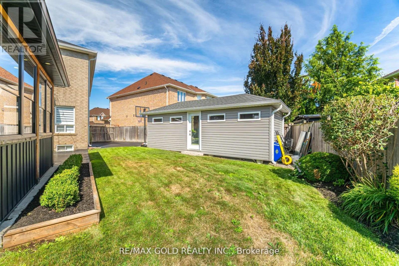 10 Cloverlawn Street, Brampton (Fletcher's Meadow), Ontario  L7A 3X5 - Photo 45 - W12495784